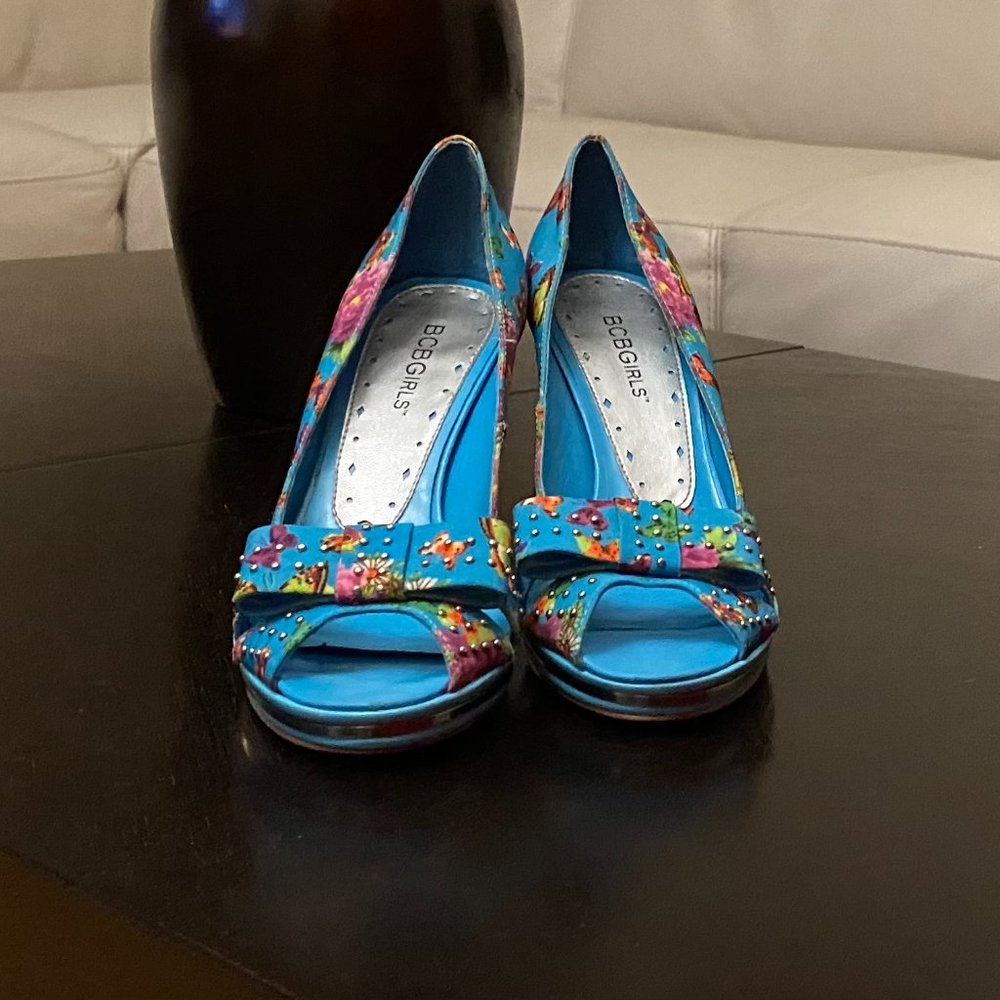 NEW BCBG Floral Platform sandal size 6.5